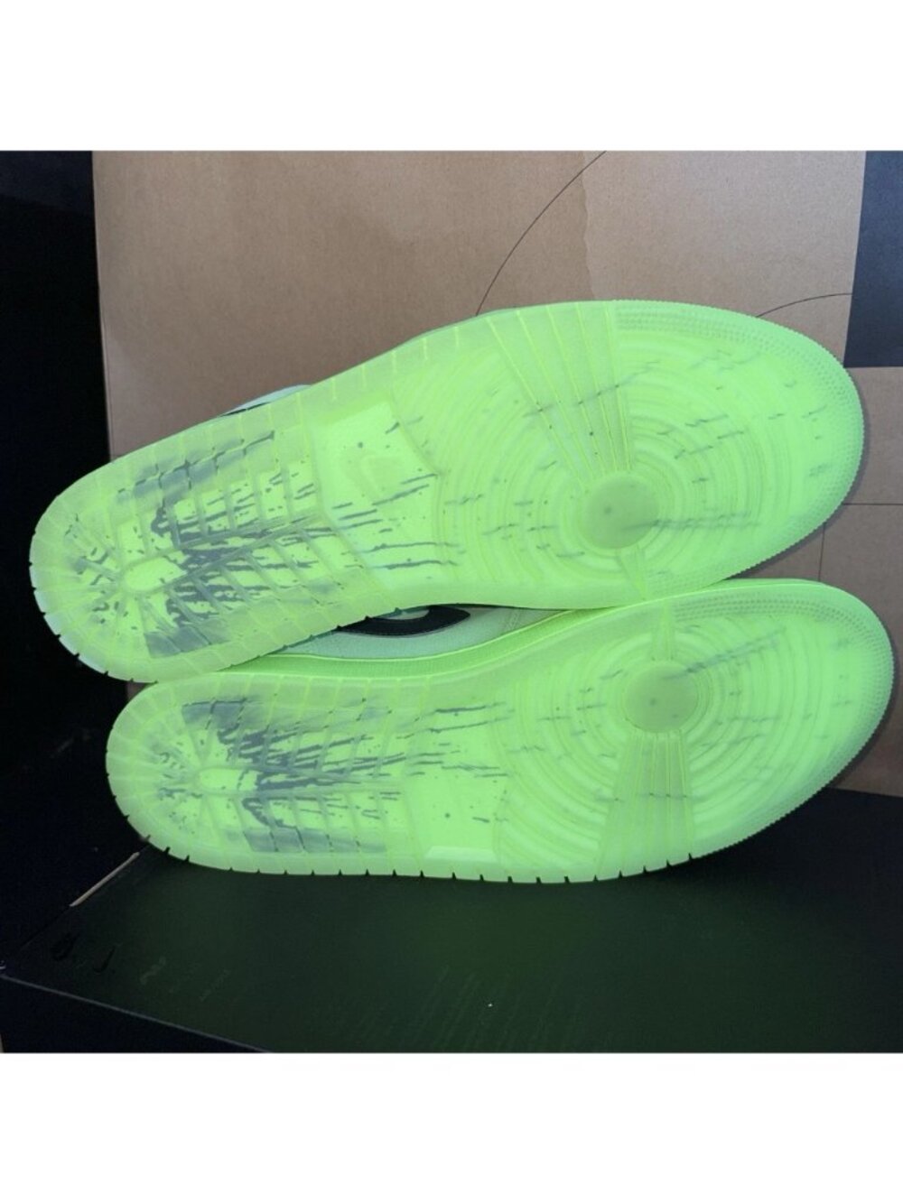 NEW Jordan 1 Low SE Lime Blast Green (IV6501-337) Men's Size 12 - Picture 6 of 8